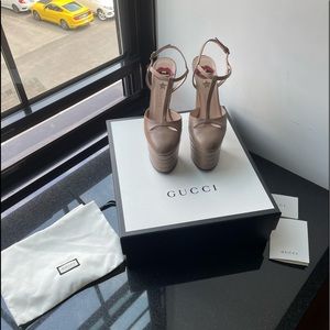 GUCCI heels in nude